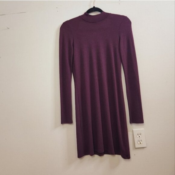 Aritzia Wilfred Free Moulton Burgundy Plum Knee Length Dress Minimalist - Picture 3 of 9